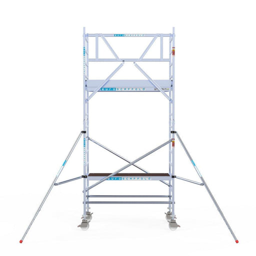 Rollgerüst Euroscaffold Professionell 90x190 5,2m Arbeitshöhe Carbonplattform gegen Fassade - GerüstExpress