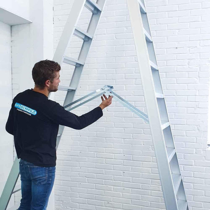 Treppe Doppeltreppen professionell 2x10 Stufen - Gerüstexpress.de