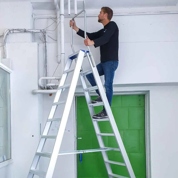 Treppe Doppeltreppen professionell 2x11 Stufen - Gerüstexpress.de