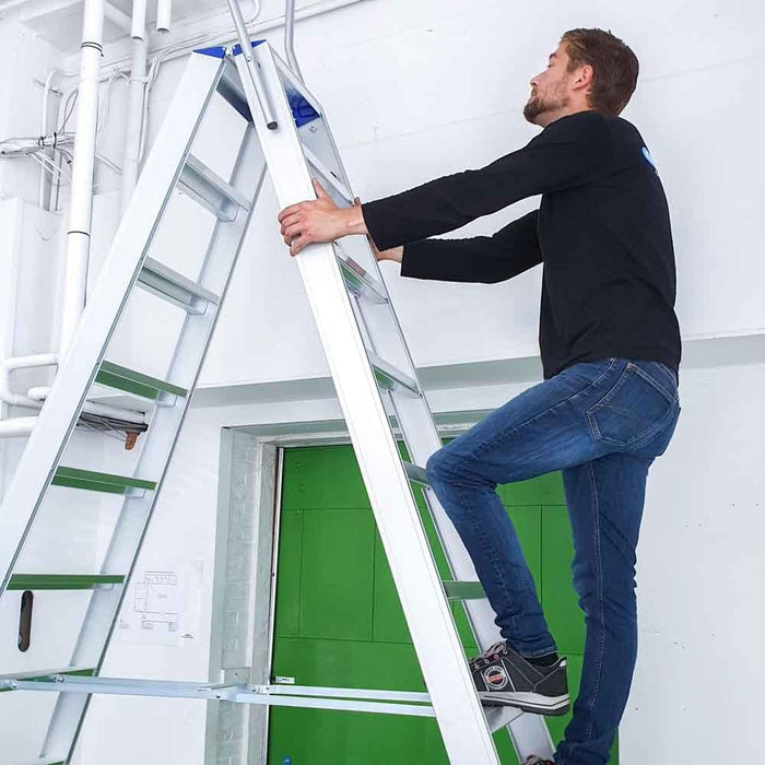 Treppe Doppeltreppen professionell 2x12 Stufen - Gerüstexpress.de
